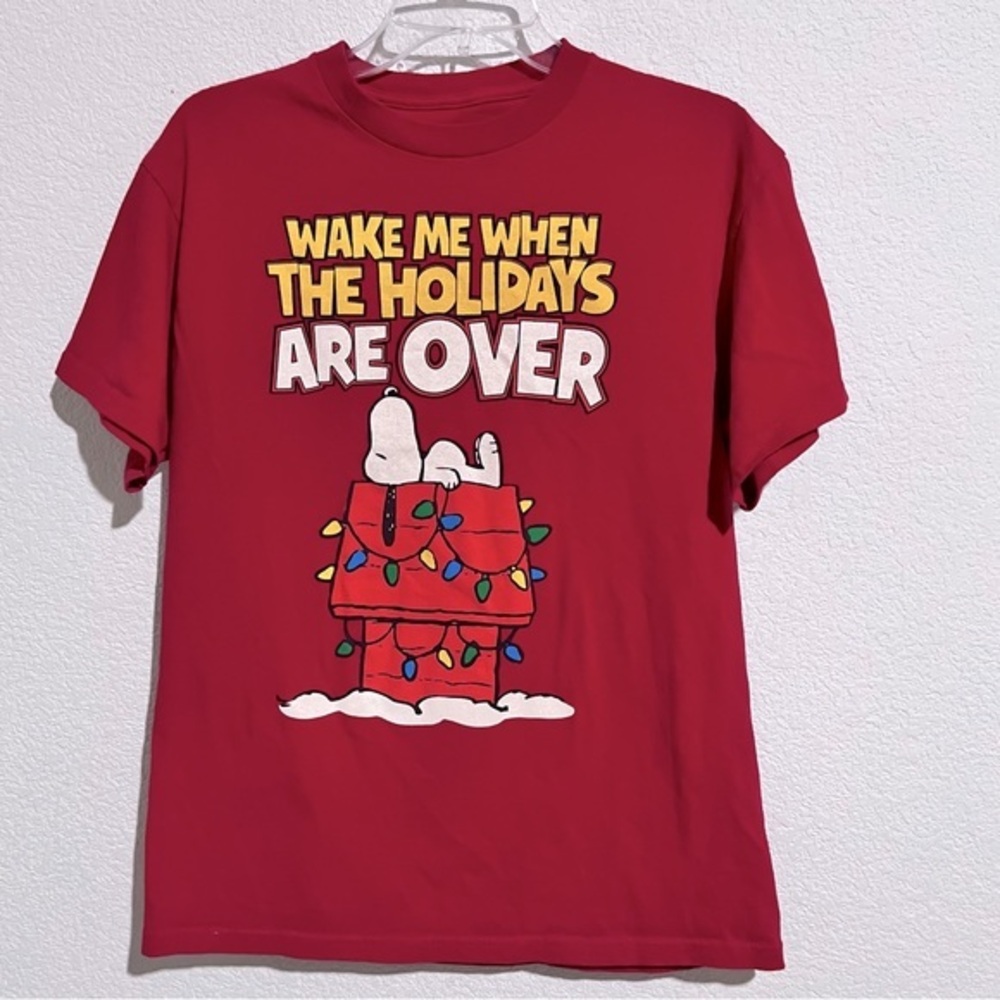 Peanuts Snoopy Red Graphic Festive Holiday Graphic T Shirt Unisex Medium 38-40